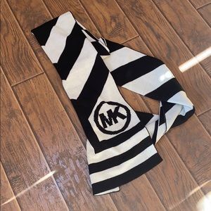 Michael Kors black and white winter scarf